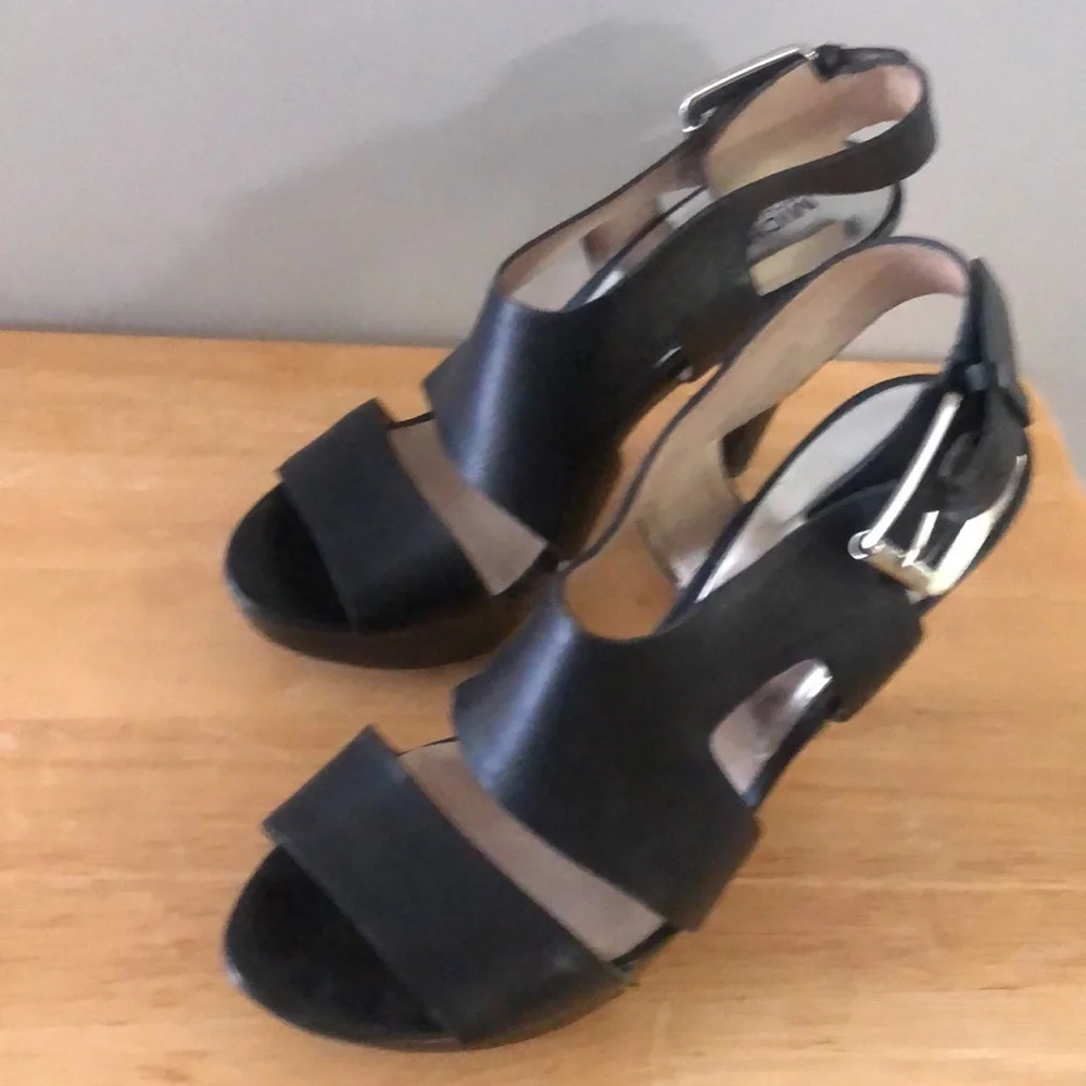 Women’s platform heel. Black. Michael Kors. - Picture 4 of 4